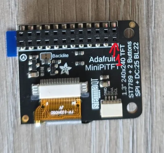 Photo of the lcd's back with a drawn arrow pointing to pin 1